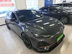 2022 Changan UNI-V 1.5T — фото 4