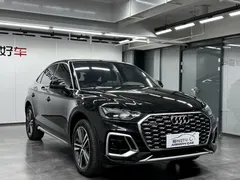 2021 Audi Q5L Sportback 40 TFSI, чёрный — фото 3