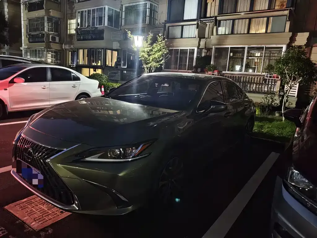 2022 Lexus ES 200