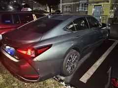 2022 Lexus ES 200, зелёный — фото 10