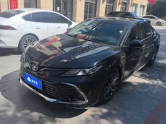 2023 Toyota Camry 2.5HG, чёрный — фото 1