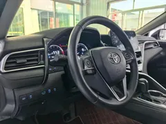 2021 Toyota Camry 2.5G Luxury, белый — фото 4