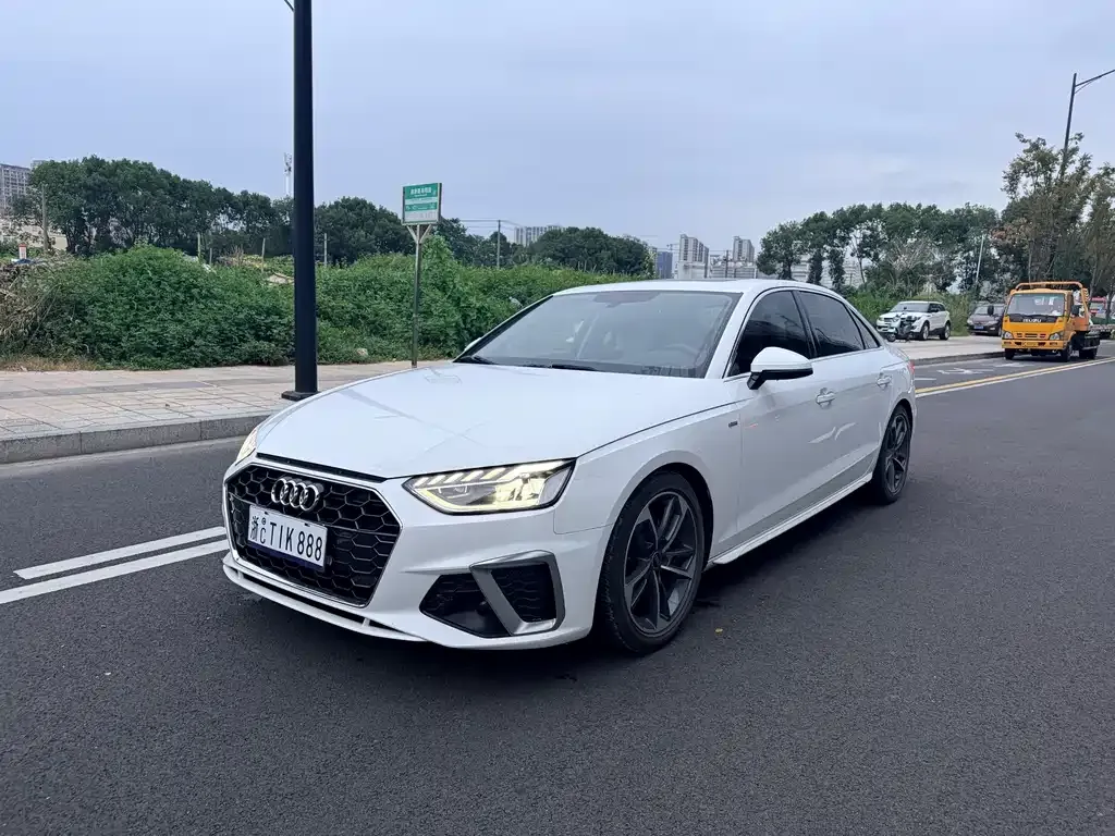 2022 Audi A4L 40 TFSI Luxury Sport
