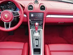 2022 Porsche 718 Boxster 2.0T — фото 12