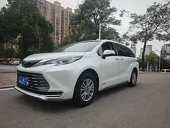 2021 Toyota Sienna 2.5L, белый — фото 1