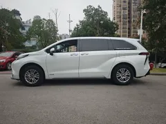 2021 Toyota Sienna 2.5L, белый — фото 2