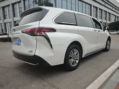 2021 Toyota Sienna 2.5L, белый — фото 3