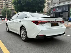2022 Toyota Avalon 2.5L XLE, белый — фото 4