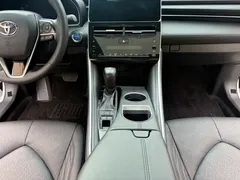 2022 Toyota Avalon 2.5L XLE, белый — фото 11