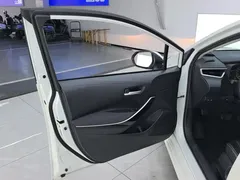 2021 Toyota Corolla 1.8L E-CVT, белый — фото 7