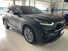 2023 Toyota Highlander 2.5L Hybrid 4WD Premium 7-seat, чёрный — фото 3
