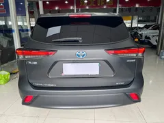 2023 Toyota Highlander 2.5L Hybrid 4WD Premium 7-seat, чёрный — фото 4