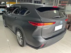2023 Toyota Highlander 2.5L Hybrid 4WD Premium 7-seat, чёрный — фото 6