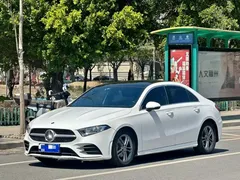 2022 Mercedes-Benz A-Class 180 L Sport Sedan, белый — фото 1