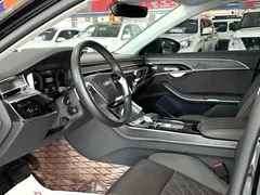 2023 Audi A8L 50 TFSI quattro Select, чёрный — фото 2