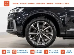 2022 Audi Q7 55 TFSI quattro S line Sport, чёрный — фото 25