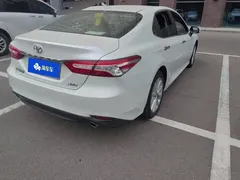 2021 Toyota Camry 2.0G Luxury, белый — фото 3