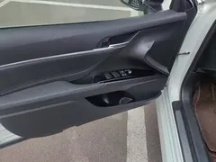 2021 Toyota Camry 2.0G Luxury, белый — фото 7
