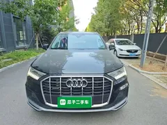 2023 Audi Q7 55 TFSI quattro S line, чёрный — фото 2