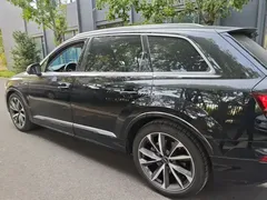 2023 Audi Q7 55 TFSI quattro S line, чёрный — фото 4