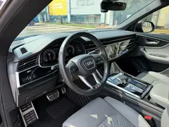 2021 Audi Q8 55 TFSI, чёрный — фото 4