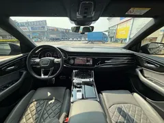 2021 Audi Q8 55 TFSI, чёрный — фото 9