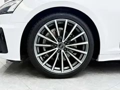 2022 Audi A5 Sportback 40 TFSI quattro Luxury Sport, белый — фото 3