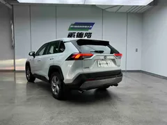 2022 Toyota RAV4 Hybrid 2.5L E-CVT 2WD Elite, белый — фото 7