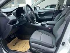 2022 Toyota RAV4 Hybrid 2.5L E-CVT 2WD Elite, белый — фото 12
