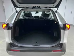 2022 Toyota RAV4 Hybrid 2.5L E-CVT 2WD Elite, белый — фото 15