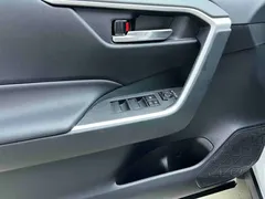 2022 Toyota RAV4 Hybrid 2.5L E-CVT 2WD Elite, белый — фото 18