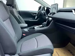 2022 Toyota RAV4 Hybrid 2.5L E-CVT 2WD Elite, белый — фото 22