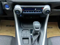 2022 Toyota RAV4 Hybrid 2.5L E-CVT 2WD Elite, белый — фото 26