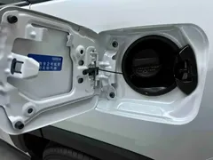 2022 Toyota RAV4 Hybrid 2.5L E-CVT 2WD Elite, белый — фото 32