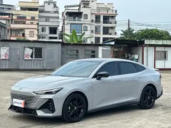 2022 Changan UNI-V 1.5T Premium — фото 1