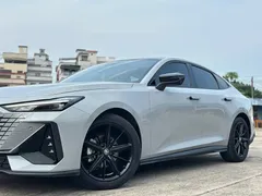 2022 Changan UNI-V 1.5T Premium — фото 6