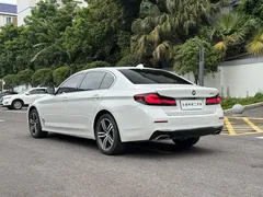 2021 BMW 5 Series 530Li Luxury Package, белый — фото 4