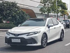 2021 Toyota Camry Hybrid 2.5HG Luxury, белый — фото 1
