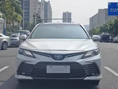 2021 Toyota Camry Hybrid 2.5HG Luxury, белый — фото 2