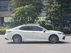 2021 Toyota Camry Hybrid 2.5HG Luxury, белый — фото 4