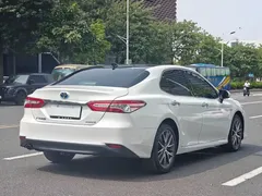 2021 Toyota Camry Hybrid 2.5HG Luxury, белый — фото 7
