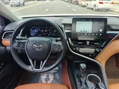 2021 Toyota Camry Hybrid 2.5HG Luxury, белый — фото 12