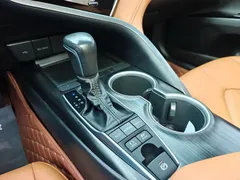 2021 Toyota Camry Hybrid 2.5HG Luxury, белый — фото 15