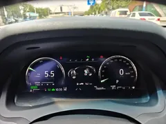 2021 Toyota Camry Hybrid 2.5HG Luxury, белый — фото 18