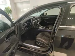 2023 Audi A8L 50 TFSI quattro Select, чёрный — фото 3