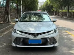 2019 Toyota Camry 2.5G, белый — фото 2
