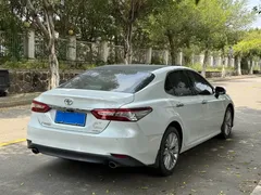 2019 Toyota Camry 2.5G, белый — фото 4