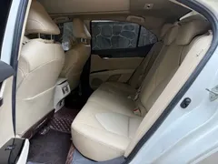 2019 Toyota Camry 2.5G, белый — фото 9