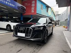 2021 Audi Q7 55 TFSI quattro S line, чёрный — фото 1