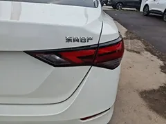 2021 Nissan Sylphy 1.6L XL CVT, белый — фото 8